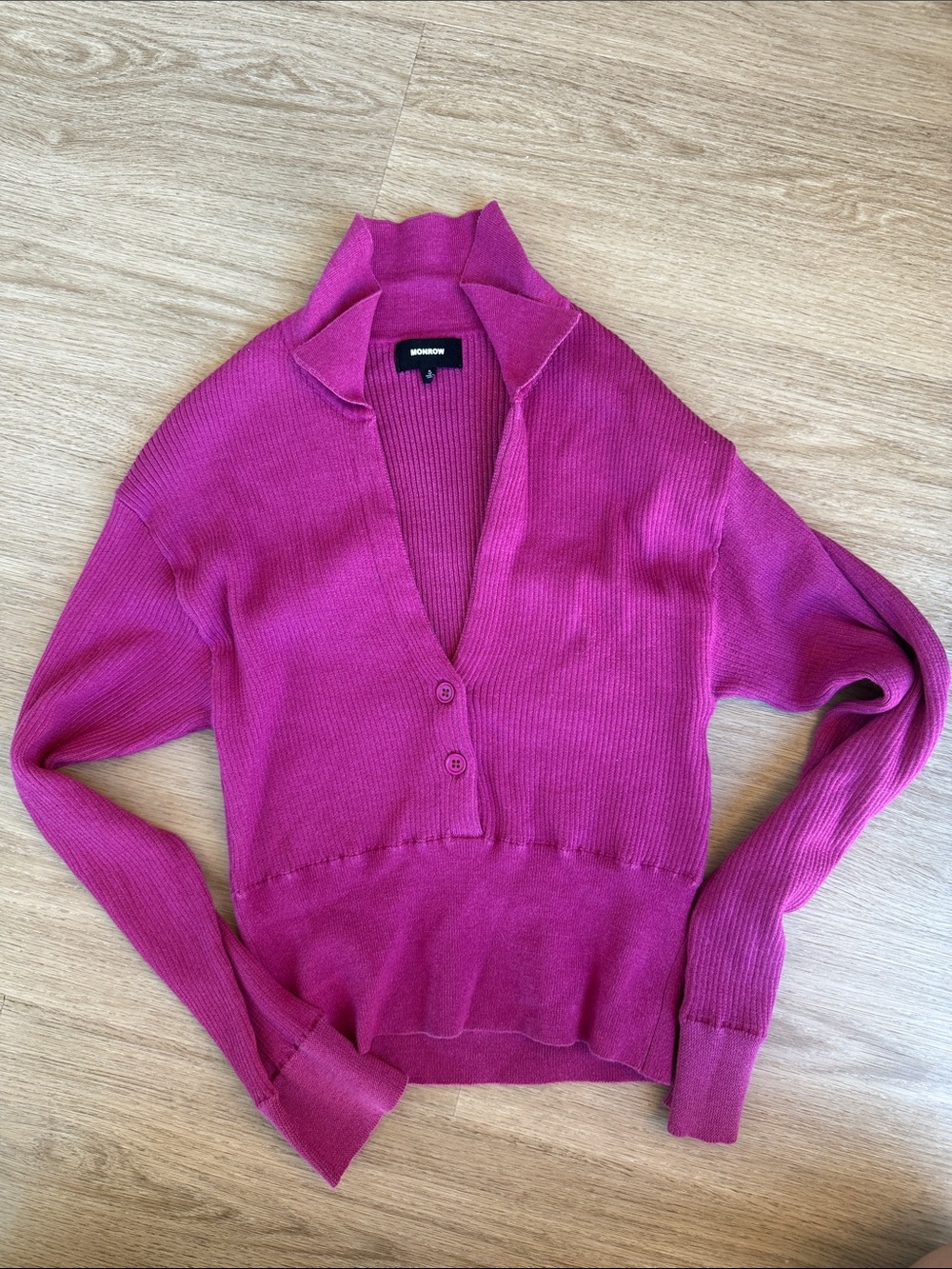 Monrow Women's Bright Fuchsia Ribbed V-Neck Button Sweater